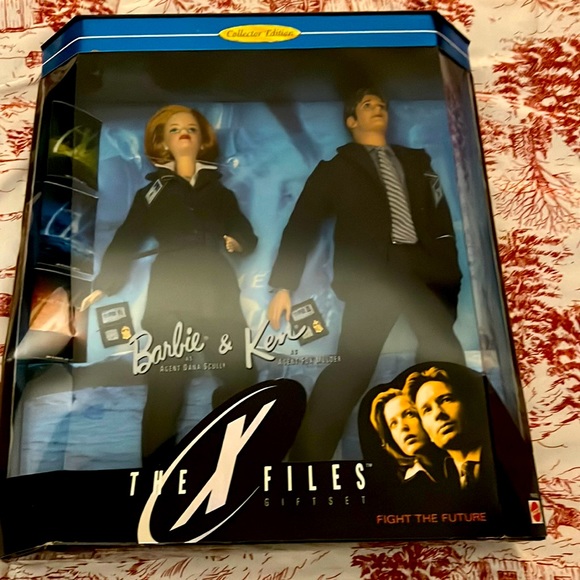 Barbie Toys The Xfiles Gift Set Fight For The Future Barbie Doll